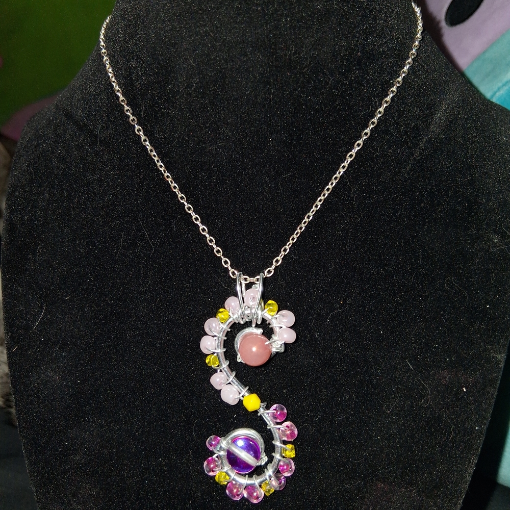 Elegant Handnade Multi-Color Pendant Necklace - Picture 3 of 3